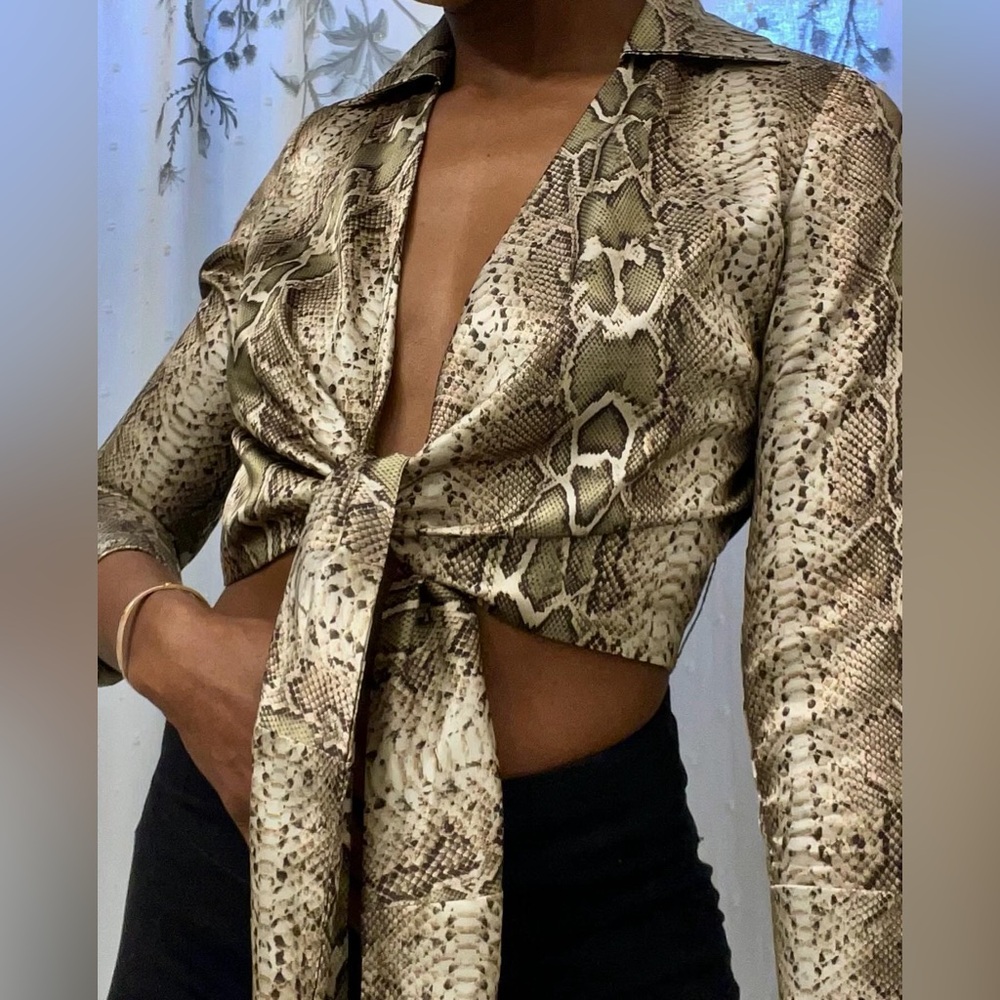 Snake Print Wrap Crop Top - Picture 3 of 6